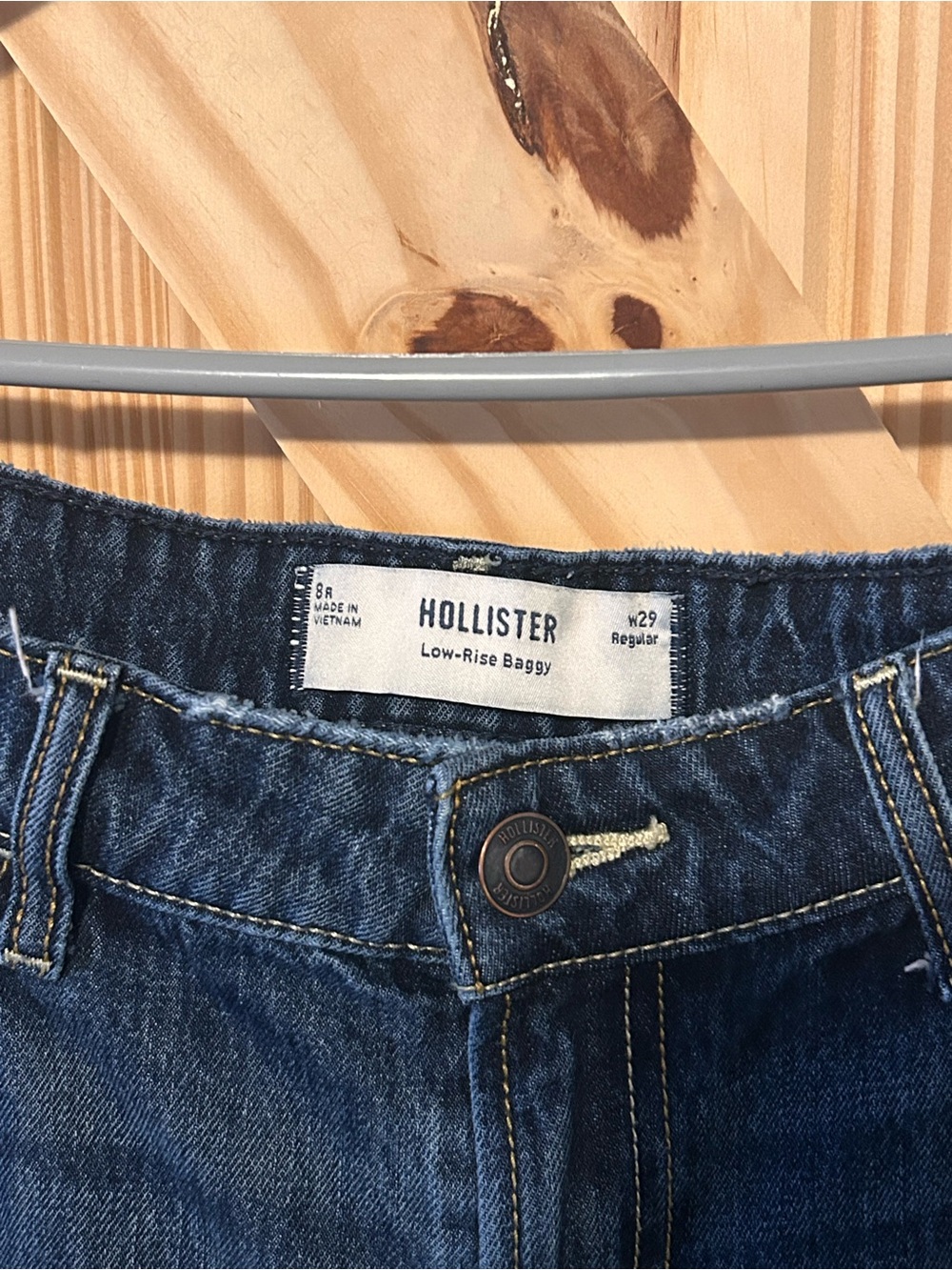 Hollister Low-Rise Baggy Jeans - Picture 3 of 4